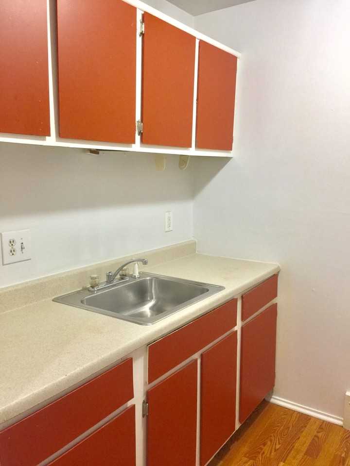 Ambassador West Apartments - Photo 6 of 19