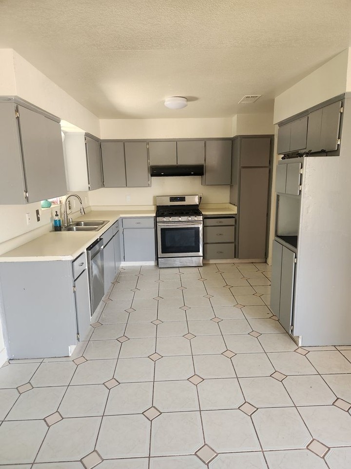30921 Commercial Rd - Photo 2 of 10