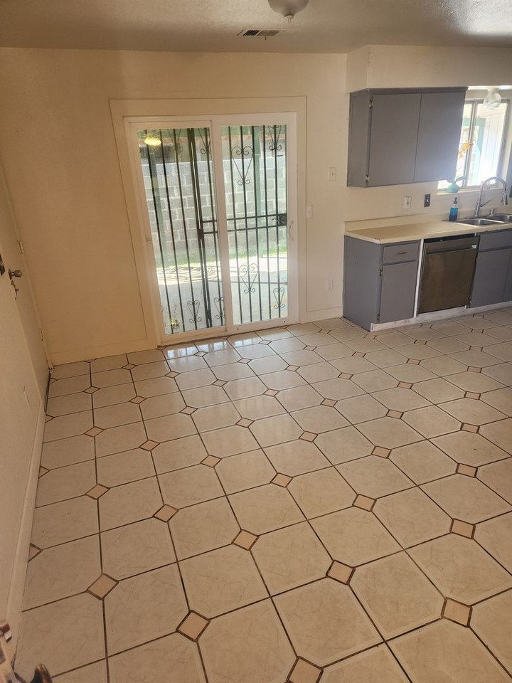 30921 Commercial Rd - Photo 3 of 10