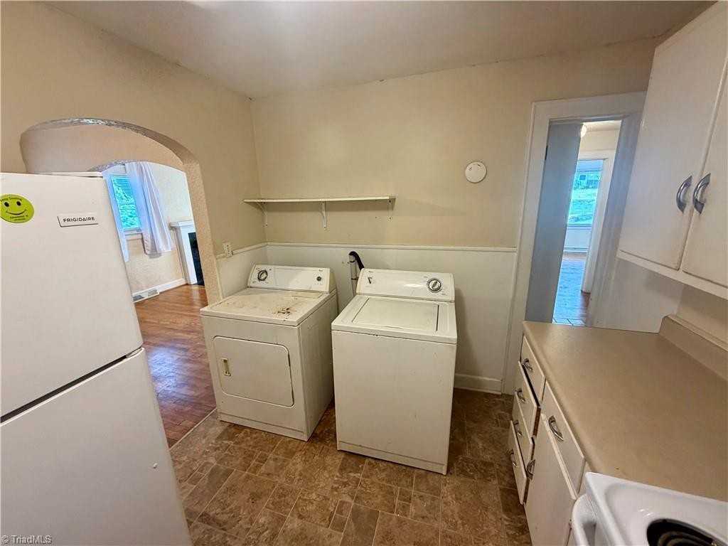 1003 Charlotte Ave - Photo 2 of 8