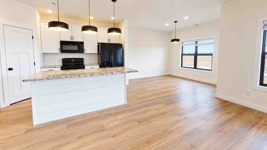 2755 S Market St - Photo 6 of 16