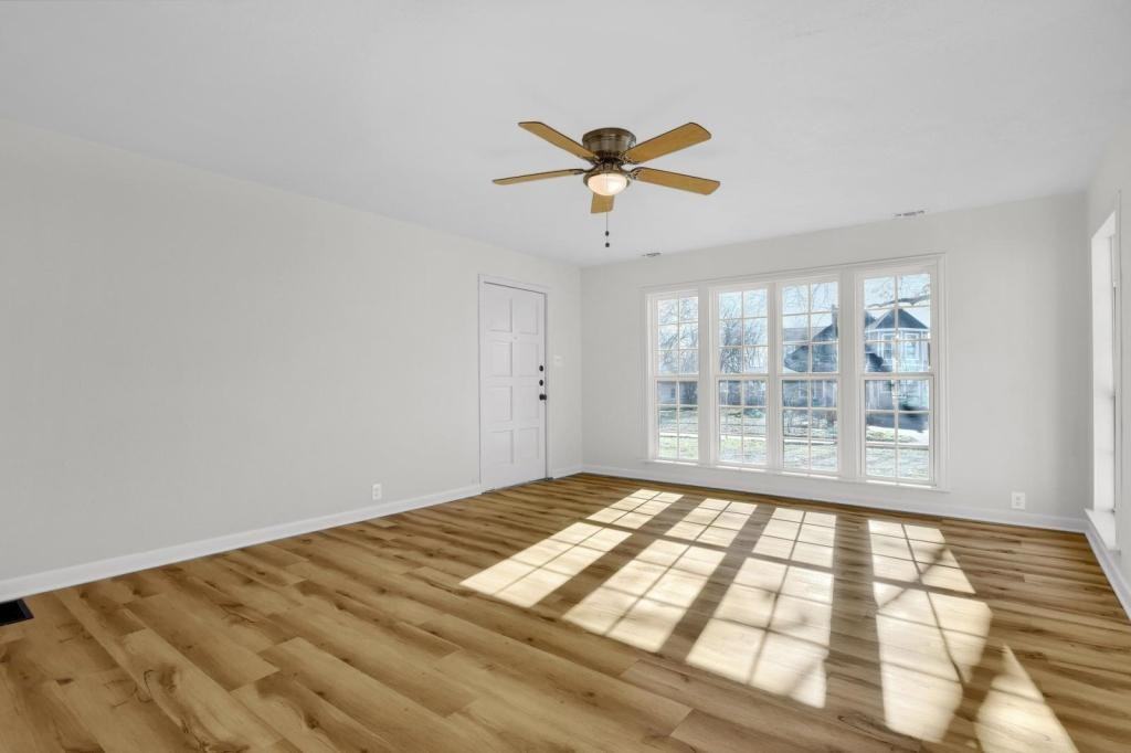 1313 E Lamar St - Photo 5 of 17
