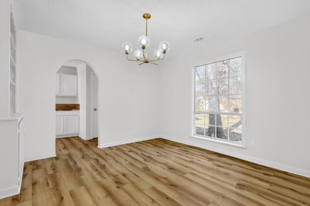 1313 E Lamar St - Photo 6 of 17