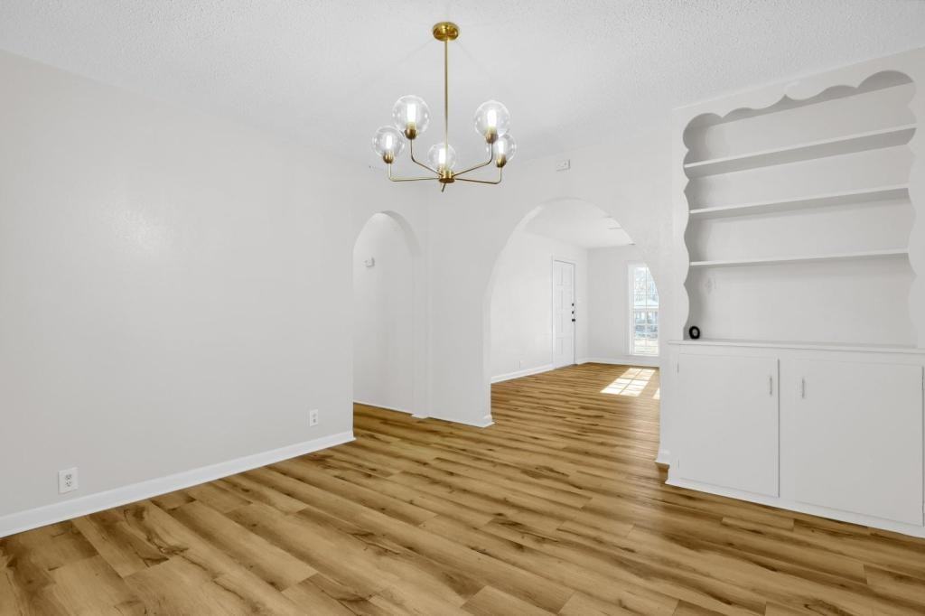 1313 E Lamar St - Photo 7 of 17