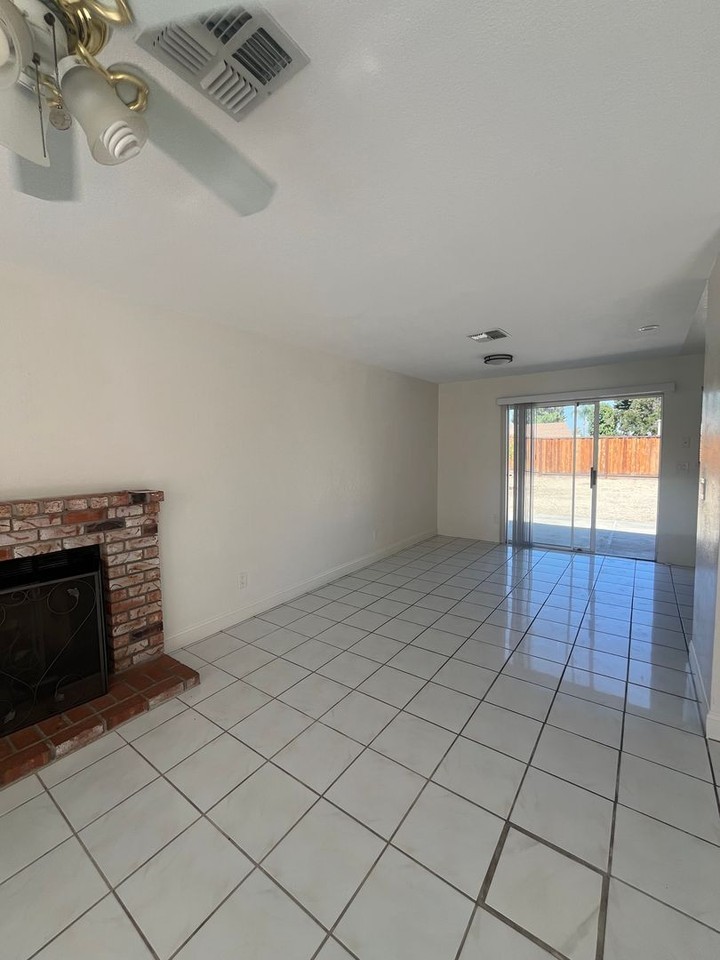 311 Yosemite Dr - Photo 3 of 18