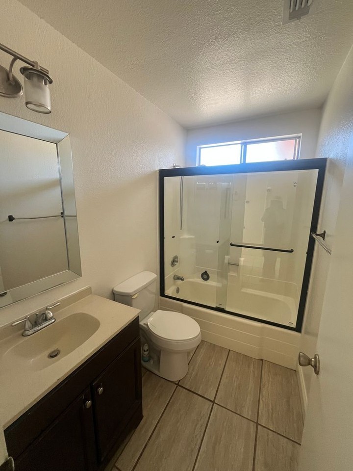 311 Yosemite Dr - Photo 5 of 18