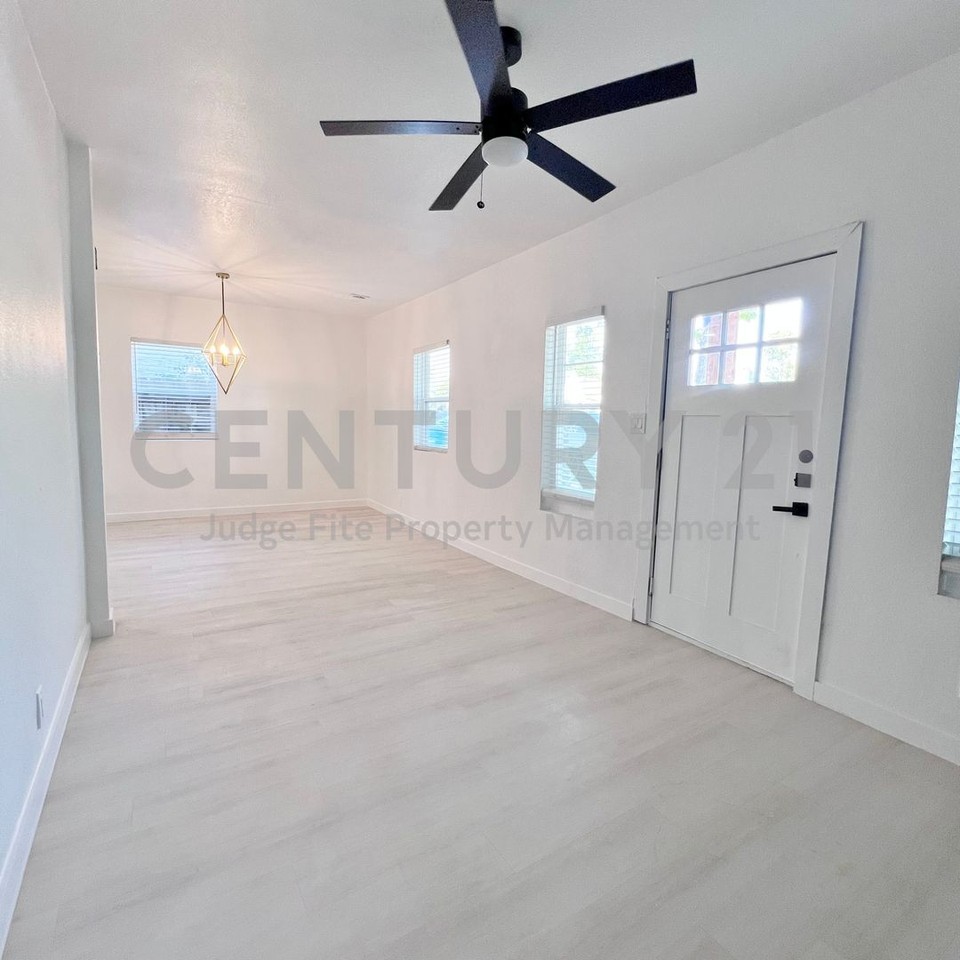 1542 E Ohio Ave - Photo 2 of 25