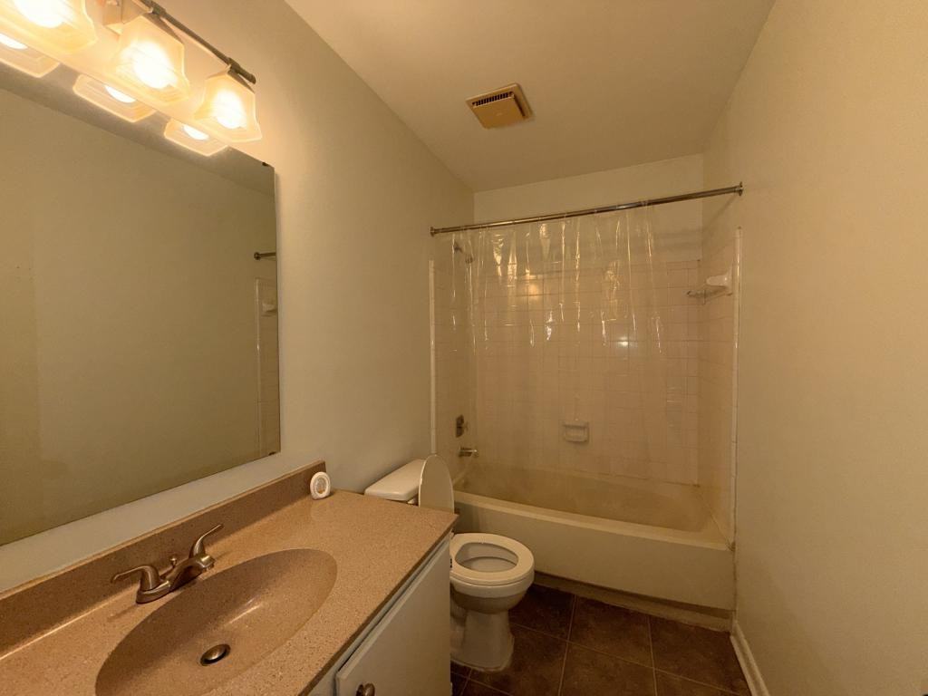 3147 Heathstead Pl - Photo 3 of 8
