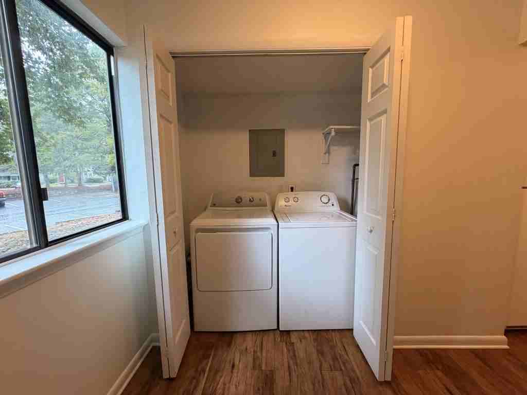 3147 Heathstead Pl - Photo 5 of 8