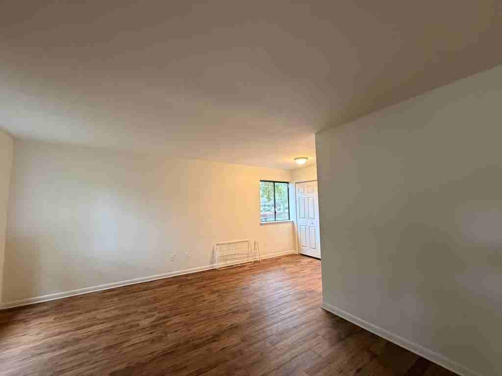 3147 Heathstead Pl - Photo 6 of 8