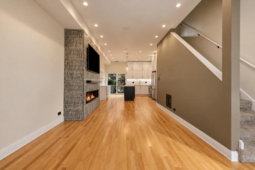 855 W Erie St - Photo 5 of 42