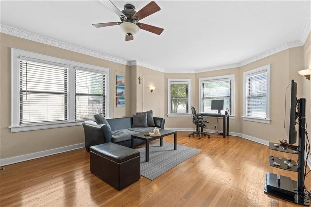 4500 Broadway - Photo 3 of 16