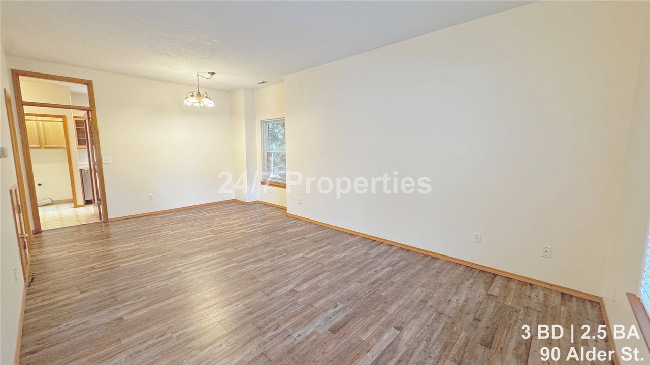 90 Alder St - Photo 5 of 18
