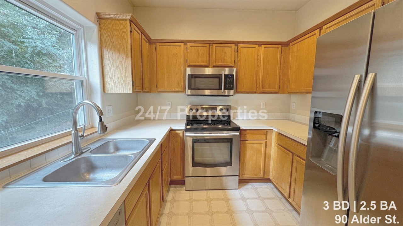 90 Alder St - Photo 7 of 18