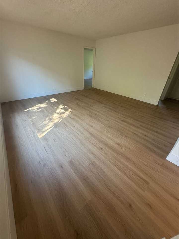 634 8th St #8 - Photo 2 of 8