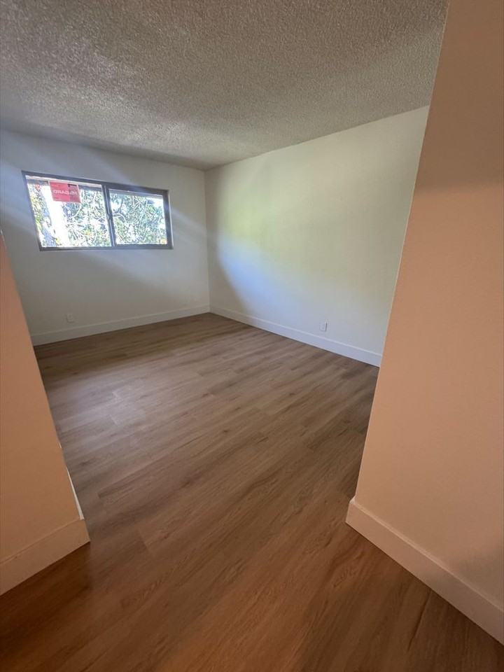 634 8th St #8 - Photo 3 of 8