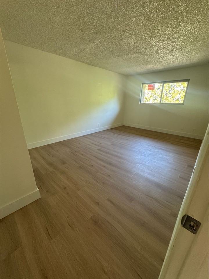 634 8th St #8 - Photo 7 of 8