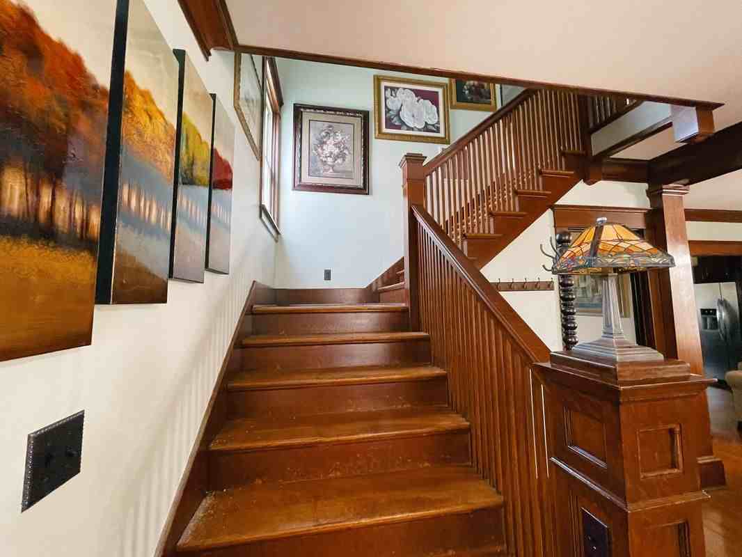 319 E Walnut St - Photo 5 of 19