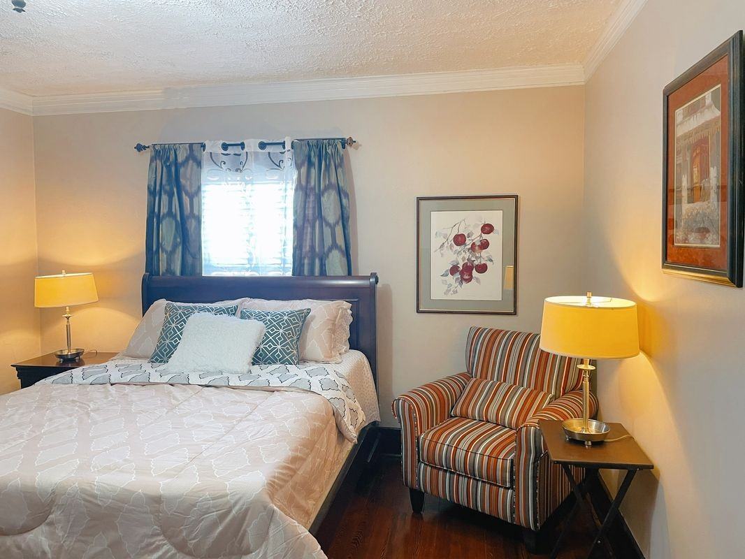 319 E Walnut St - Photo 7 of 19