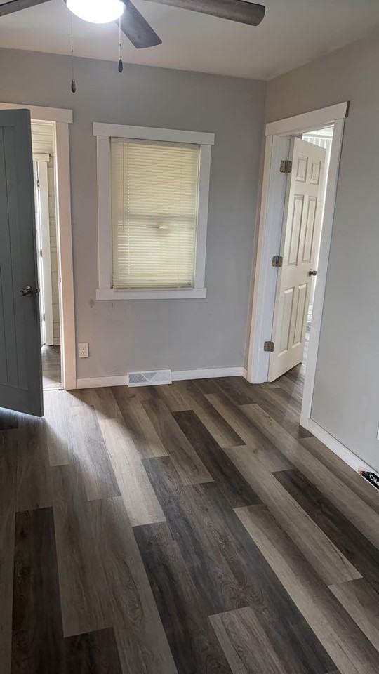 722 1/2 E Maple St - Photo 5 of 21
