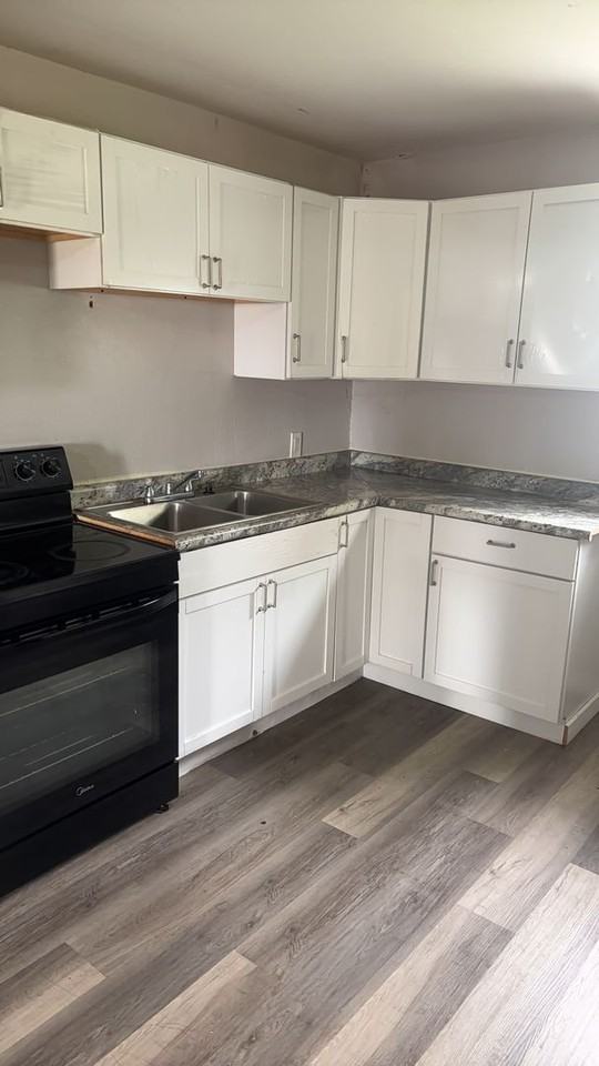 722 1/2 E Maple St - Photo 6 of 21