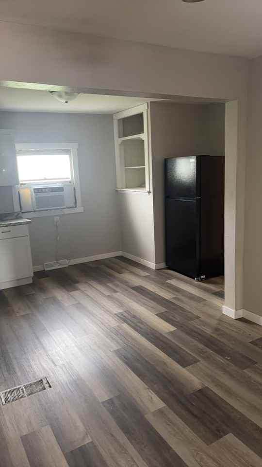 722 1/2 E Maple St - Photo 7 of 21