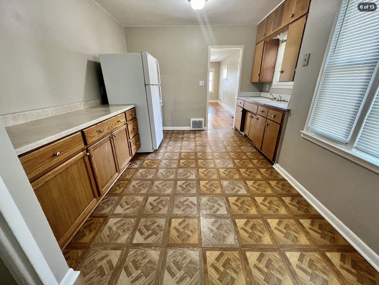 916 Lexington Ave - Photo 7 of 13
