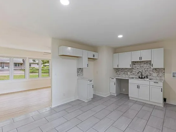 6903 E 114th Ter - Photo 3 of 11