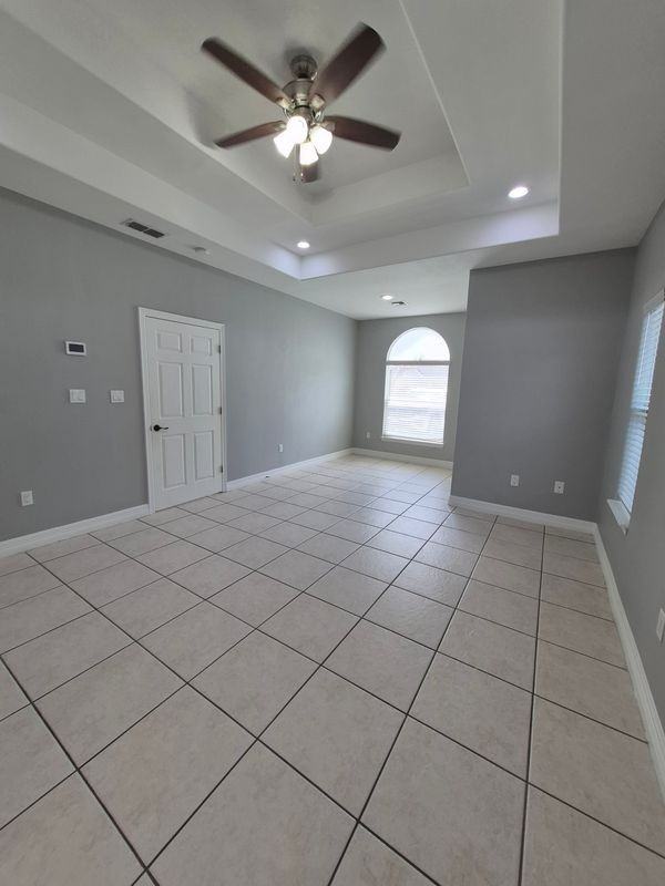 2786 Abbey - Photo 3 of 13
