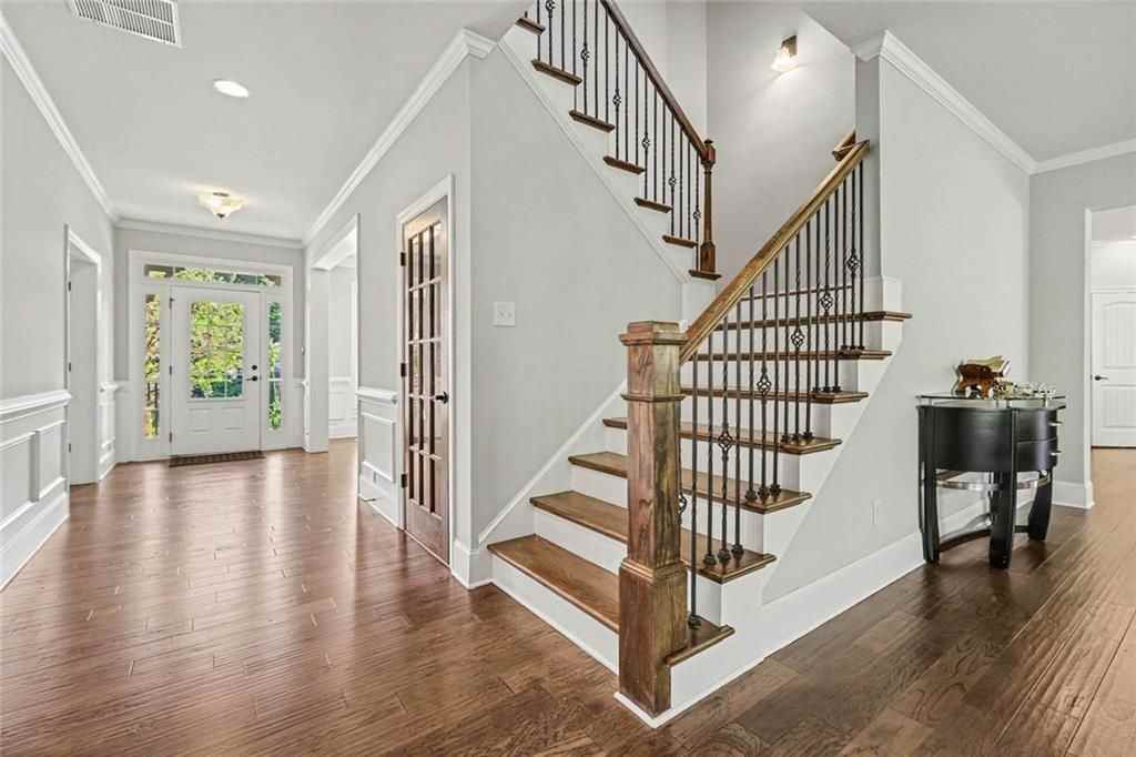 9035 Sunbury Pl - Photo 7 of 39