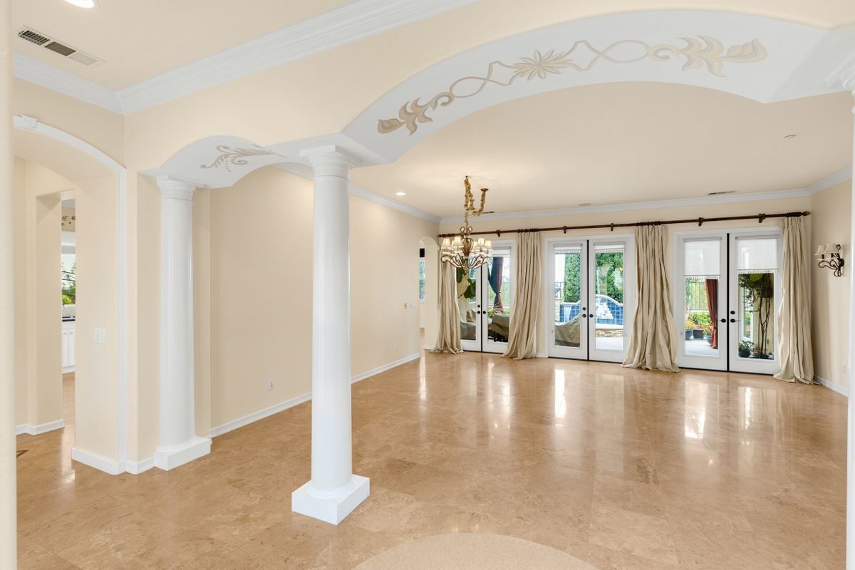 467 Tangerine Pl - Photo 3 of 11