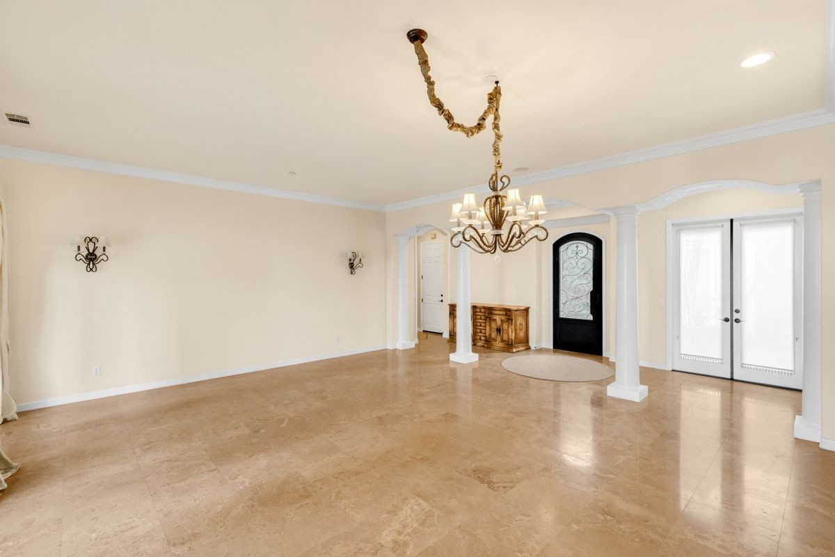 467 Tangerine Pl - Photo 4 of 11