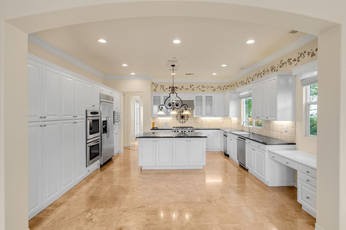 467 Tangerine Pl - Photo 7 of 11