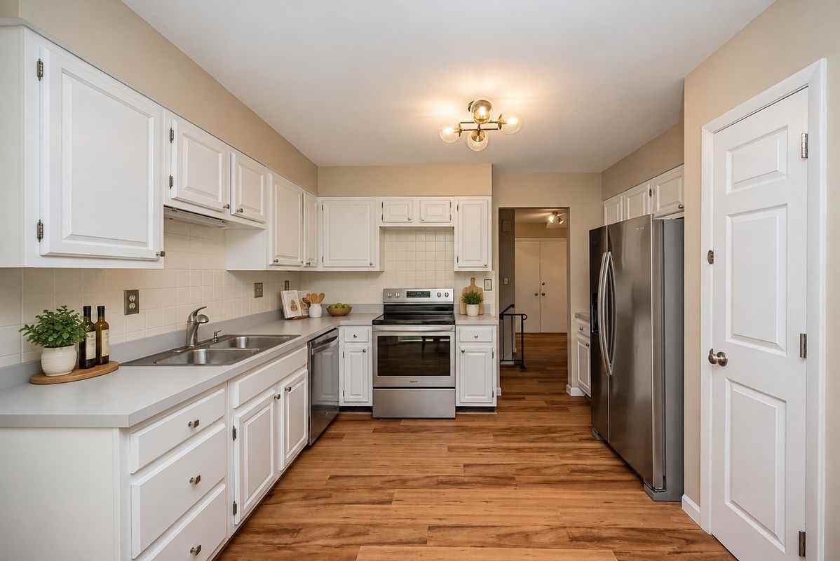 12861 Castleton Ct - Photo 4 of 8