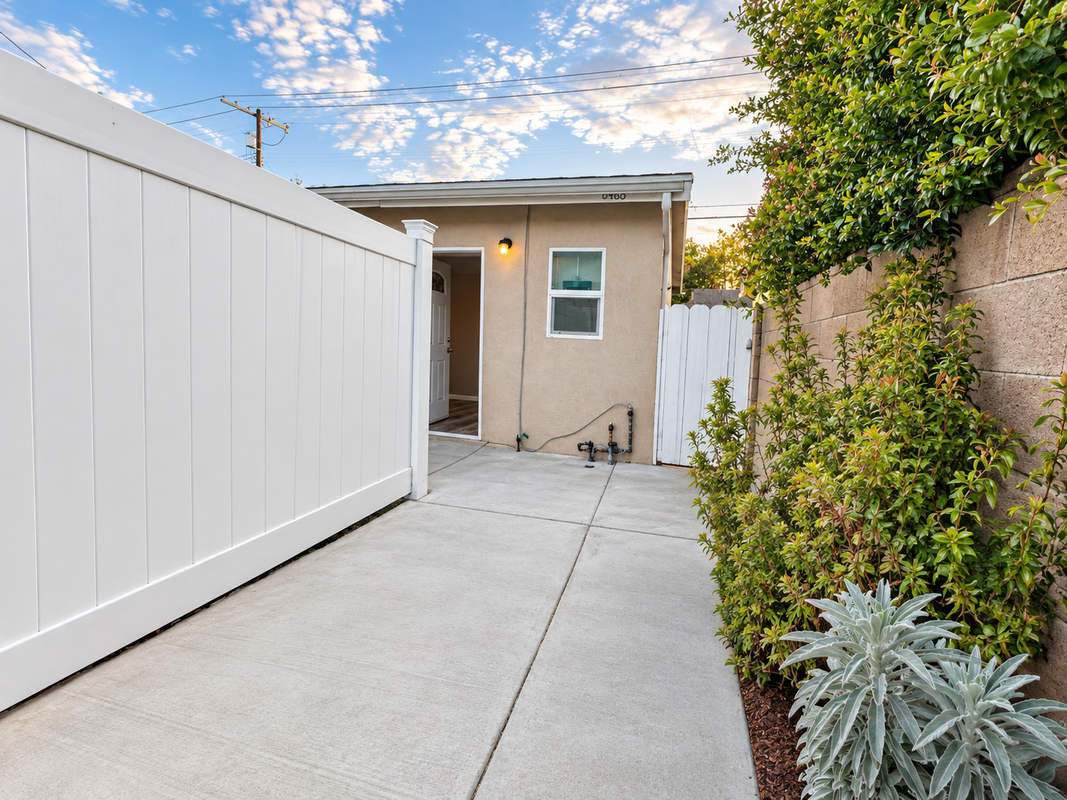 6463 Woodlake Ave - Photo 2 of 11