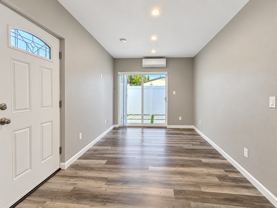 6463 Woodlake Ave - Photo 5 of 11