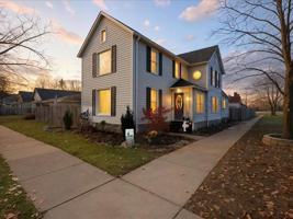 featured image of 404 Pine St