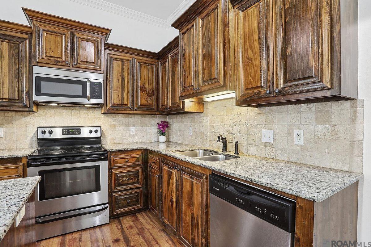 1420 Spanish Lakes Ave - Photo 6 of 23