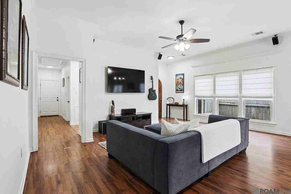 1420 Spanish Lakes Ave - Photo 7 of 23