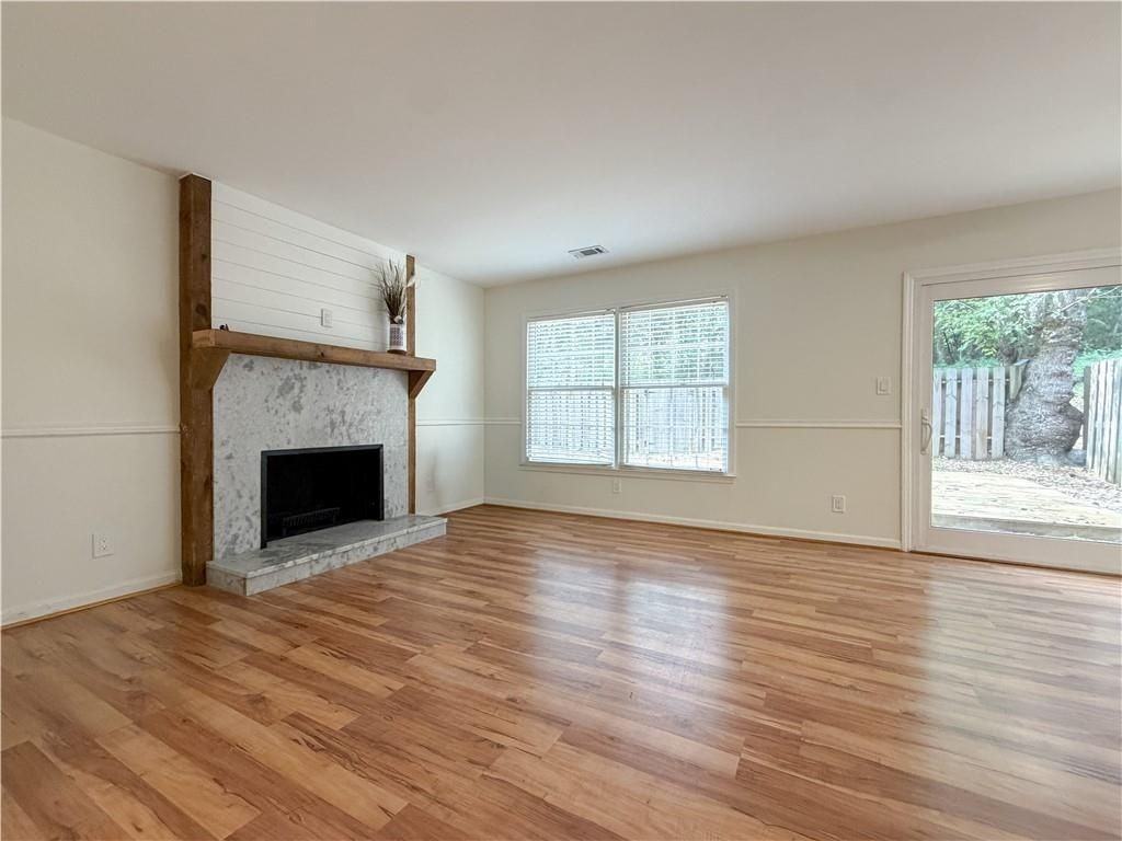 2782 Farmstead Rd Se - Photo 3 of 23