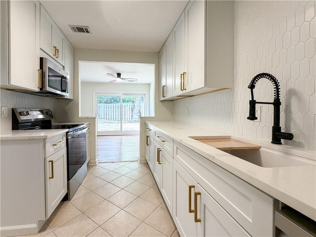 2782 Farmstead Rd Se - Photo 6 of 23