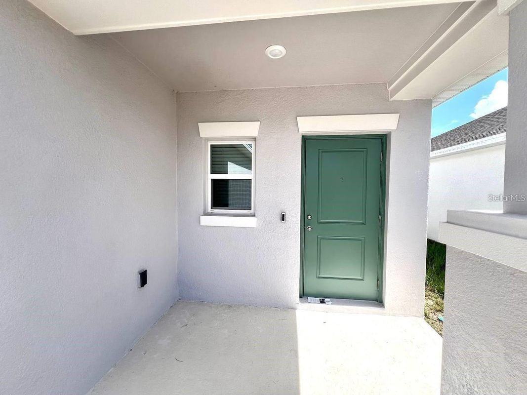 3978 Ambrose Ave - Photo 4 of 27