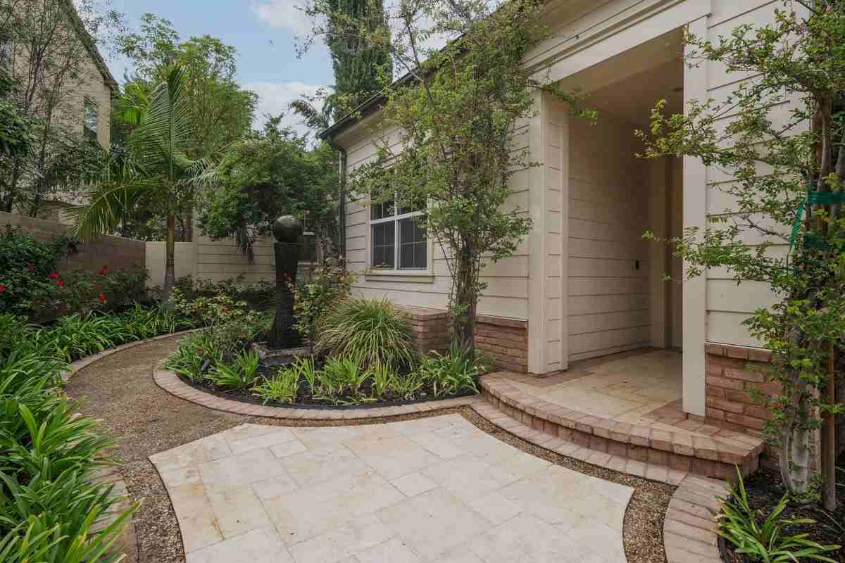 51 Cunningham - Photo 3 of 20