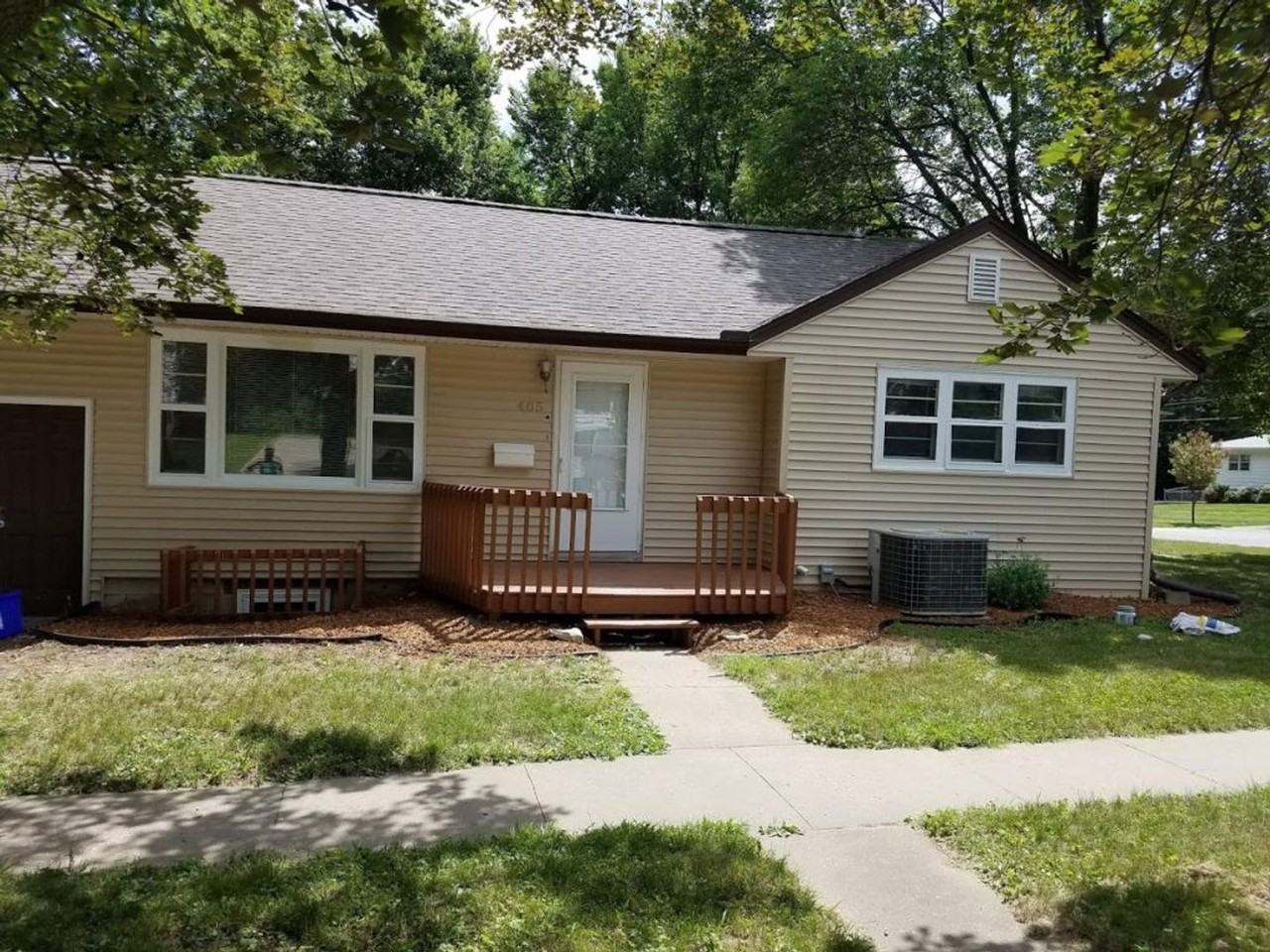 405 Ronalds St - Photo 2 of 2