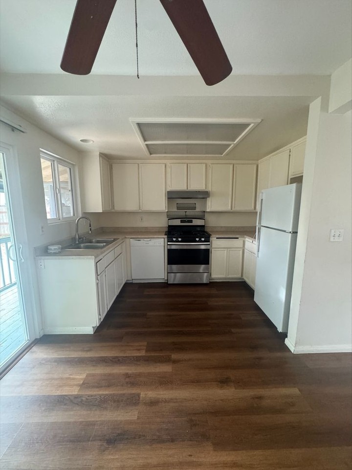 733 Carolina St - Photo 3 of 8