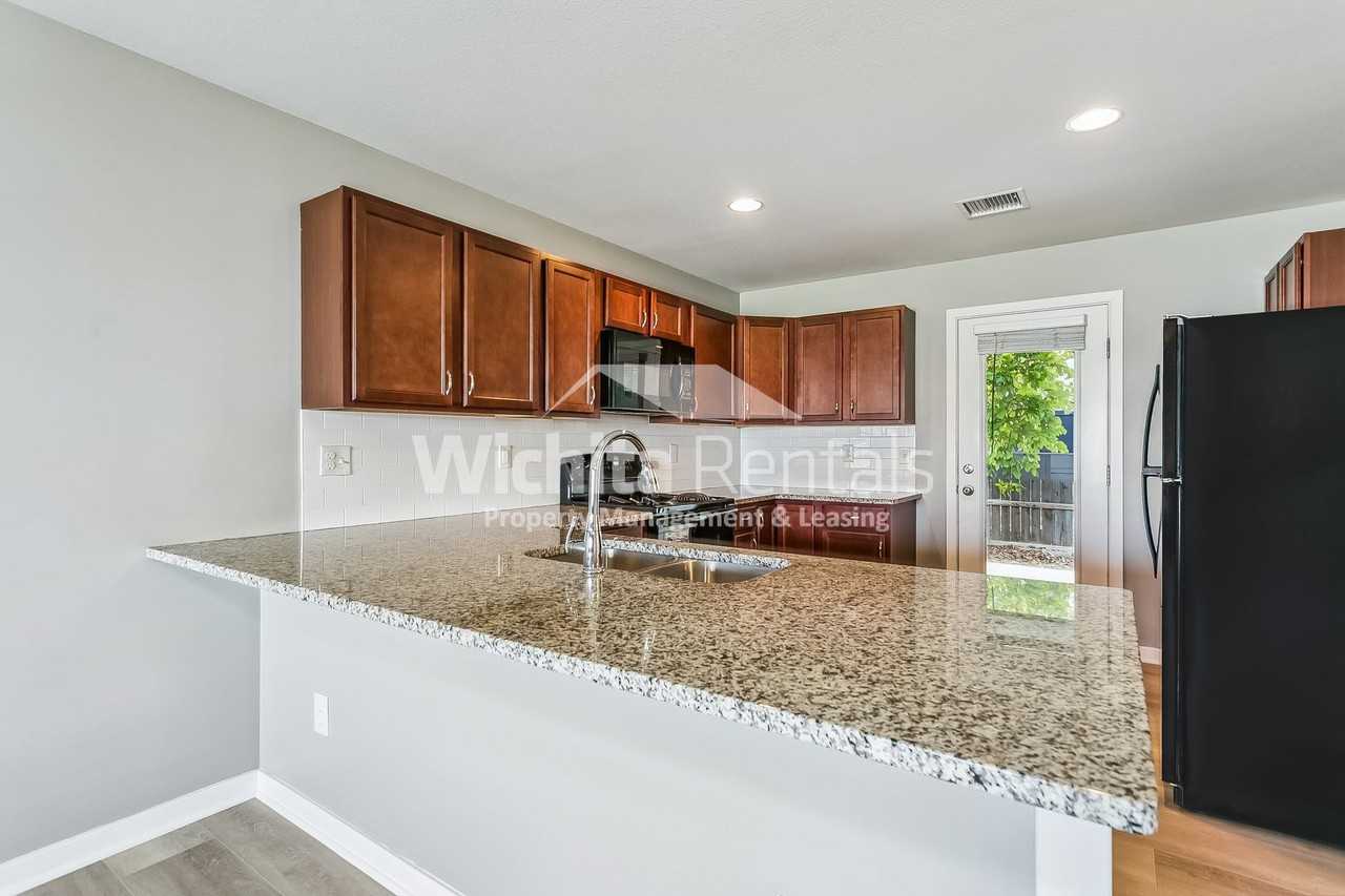 131 N Joann St - Photo 5 of 13