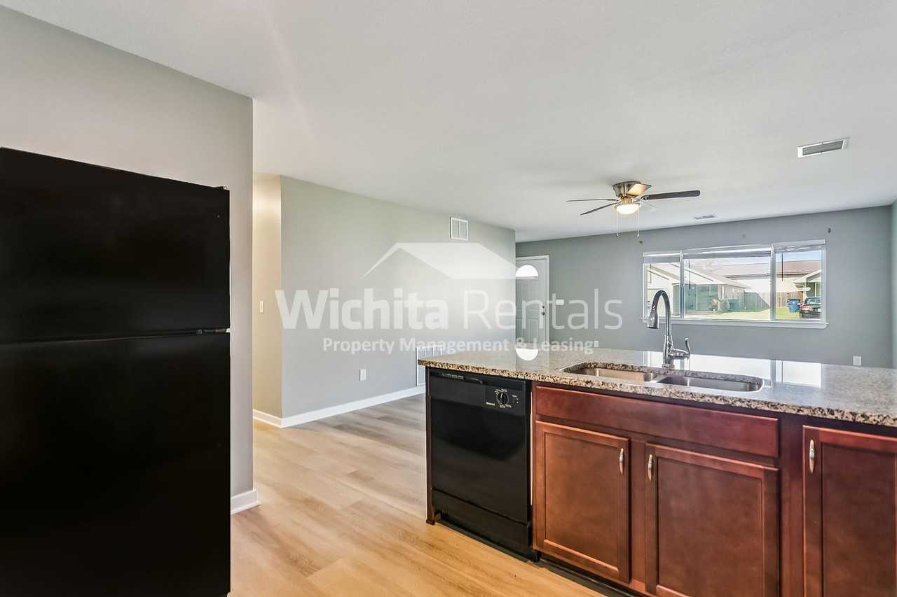 131 N Joann St - Photo 6 of 13