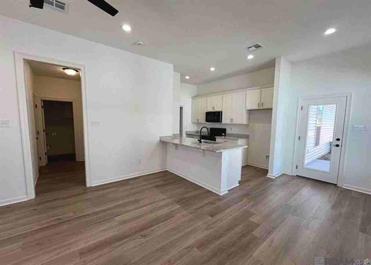28335 Merrimack Dr - Photo 4 of 22