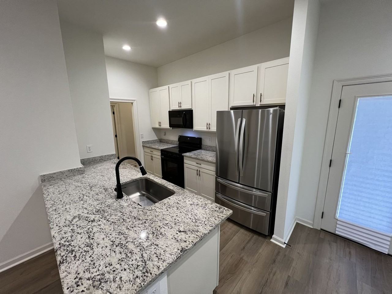 28335 Merrimack Dr - Photo 5 of 22
