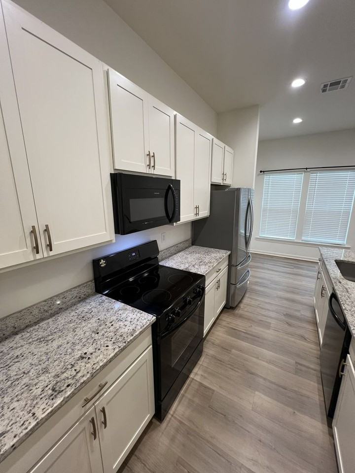 28335 Merrimack Dr - Photo 6 of 22